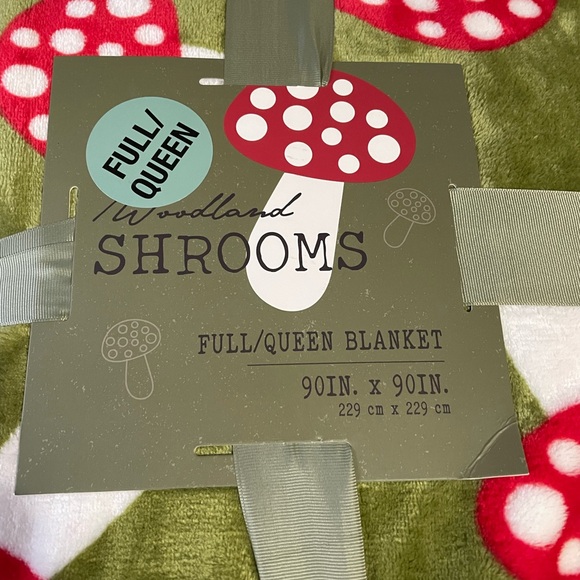 New Fleece Mushroom Blanket - Picture 2 of 3